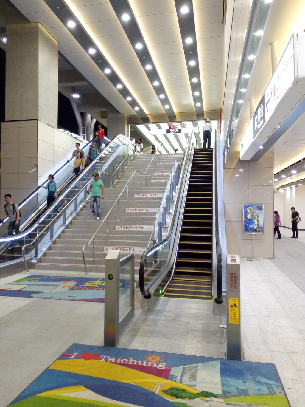 新臺中火車站-手扶梯