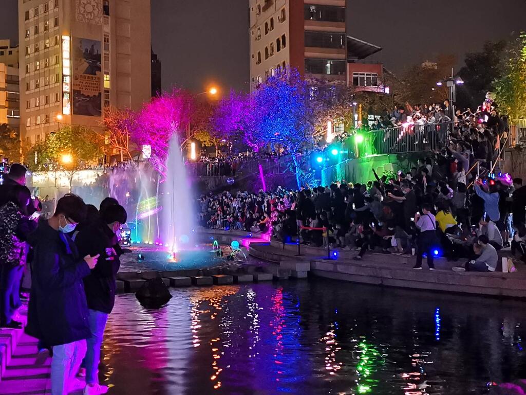2020台中好ya誕-今年首度在柳川推出動態水舞燈光秀
