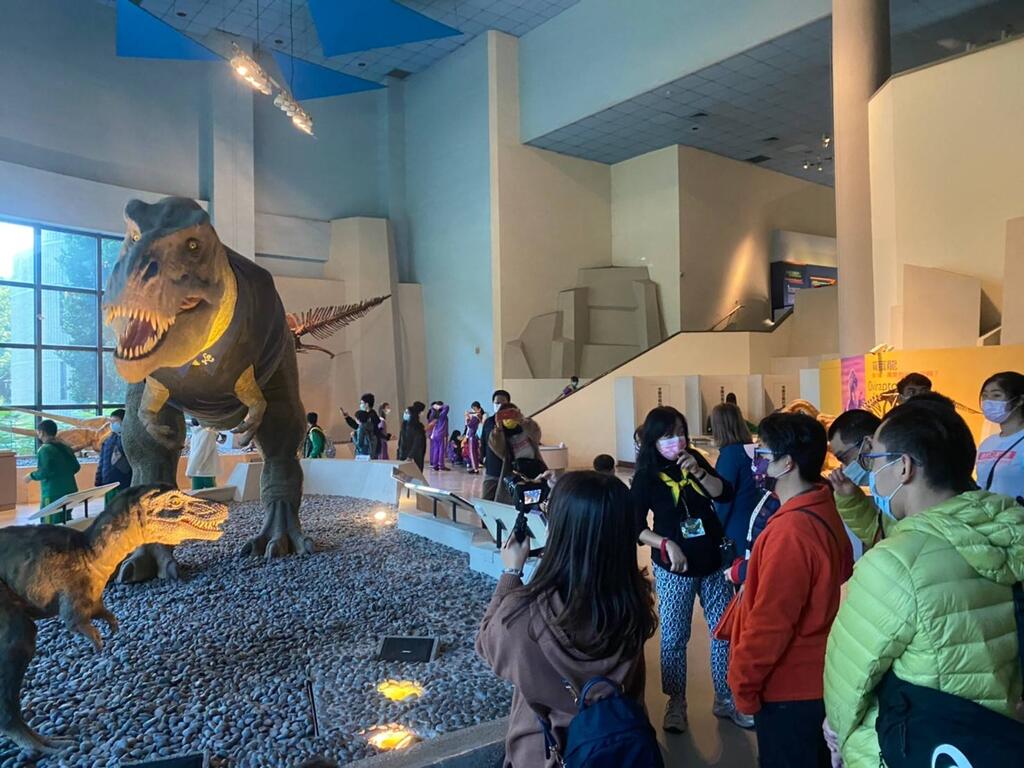 國立自然科學博物館精心安排導覽高人氣-恐龍廳.