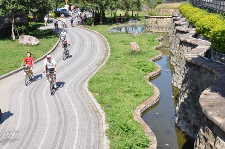 동펑(東豐) 녹색 자전거길과 허우펑(后豐) 자전거철길 - 푸른빛 따쟈지아(大甲)강