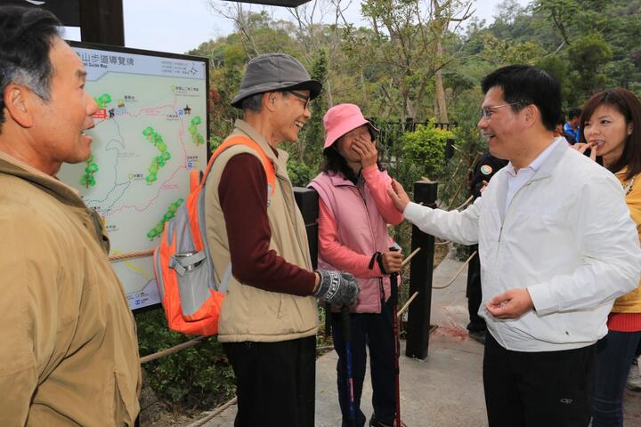 林市长早起视察潭子新田登山步道 将延伸至风动石串联大坑登山步道系统