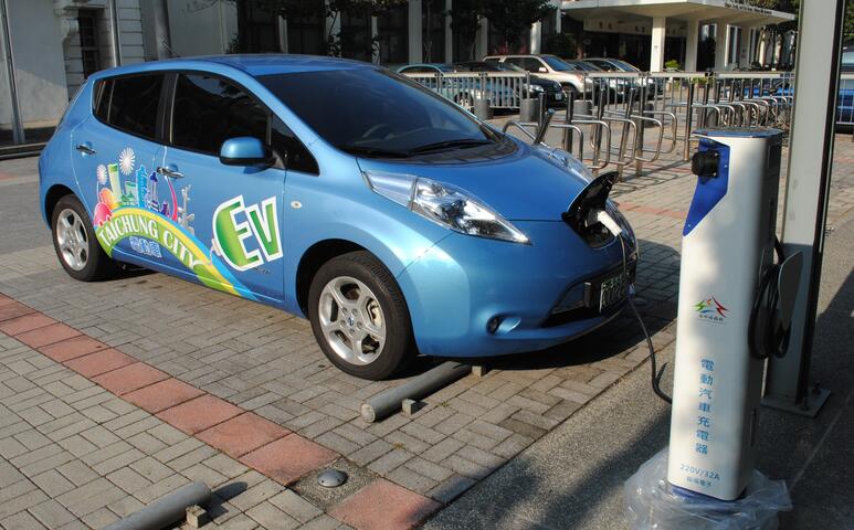 鼓勵電動車 中市環保局充電站補助計畫即日起開跑