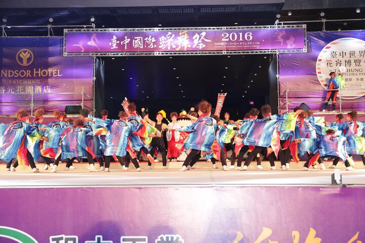 台中首辦踩舞祭日本表演團熱力表演