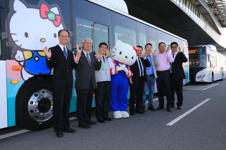 亞洲先例 中市首創機場快線電動公車