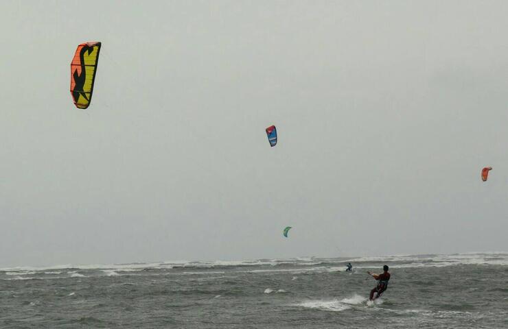 大安風箏衝浪競賽登場 60位國內外好手較高下
