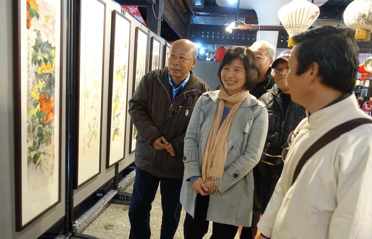 林副市長前往參與「花香隨影─新春客藝展」活動