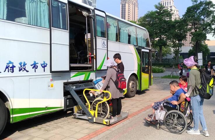 身障遊客也可暢遊台中花博 中市府大型復康巴士8月起預約