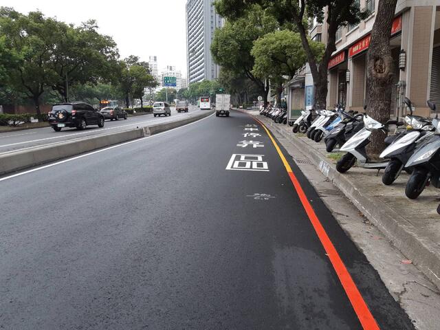 台灣大道四段機慢車道路平完工 機車族更安全