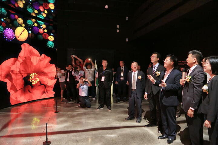 花博友达微美馆全台最大556寸电视墙 呈现精湛科技与花卉之美