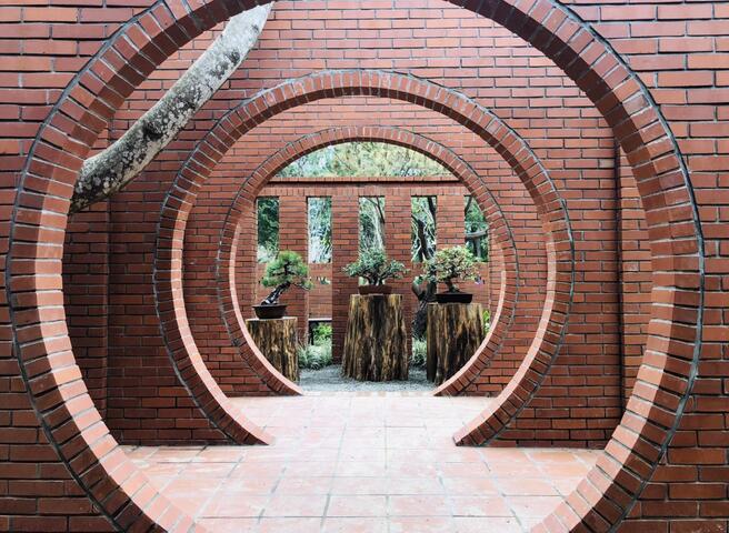 「吃飽了沒？」花博國際庭園台灣區以紅磚牆、奉茶 突顯濃濃人情味