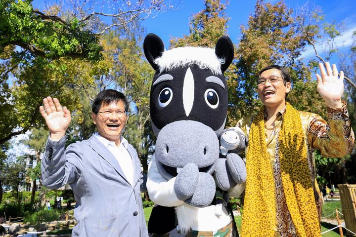 日本PIKO太郎宣传台中花博 与林市长大跳《PPAP》