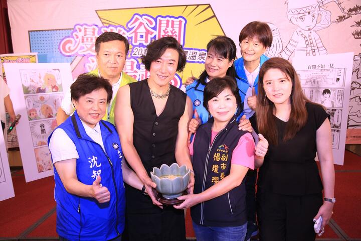 记者会现场邀请到亚洲美食天王陈鸿为台中温泉设计料理