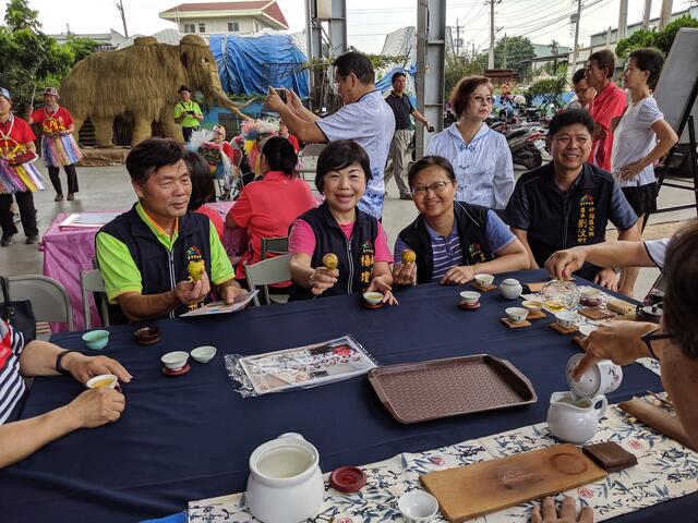 社区展现参与农村再生计画的成果-台中市副市长杨琼璎也到现场与民众同乐