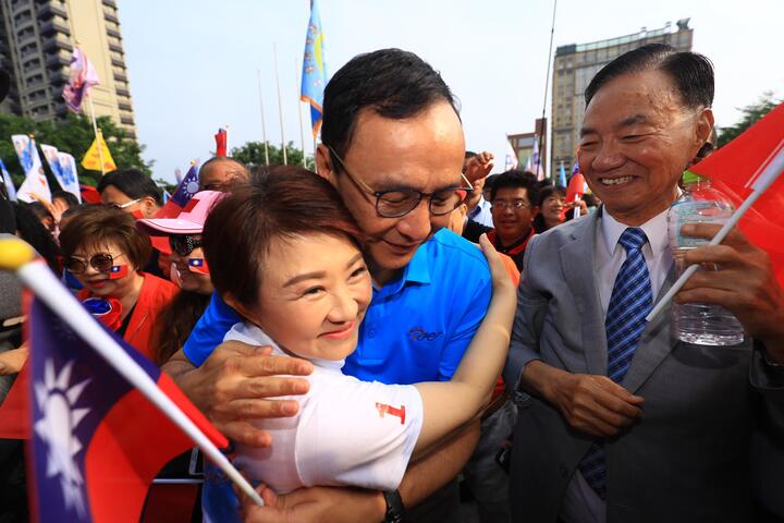 市長盧秀燕-前新北市長朱立倫與一萬兩千名民眾一起獻上最高祝福