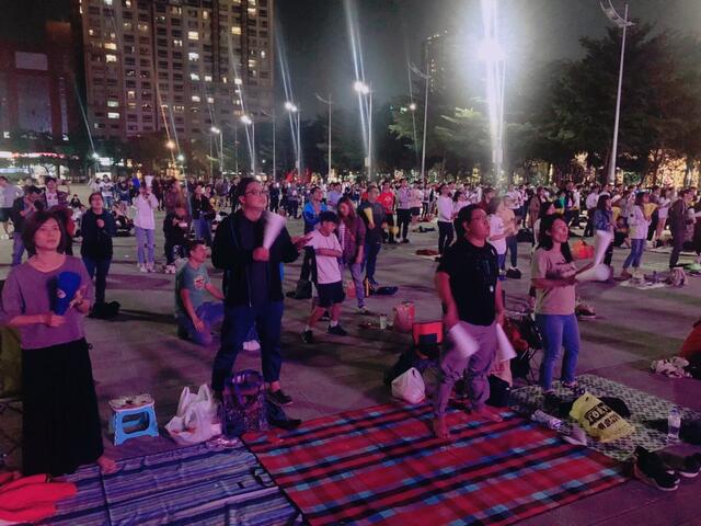 台中市政府运动局在台湾大道市政大楼府前广场举办转播-与球迷集气为选手加油