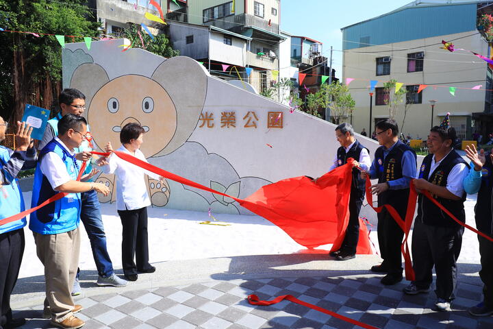 光榮公園-今日對外開放-大象圖騰溜滑梯超吸睛