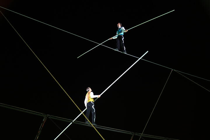 金氏世界紀錄高空鋼索保持人引領觀眾進入冒險-奇幻的挑戰