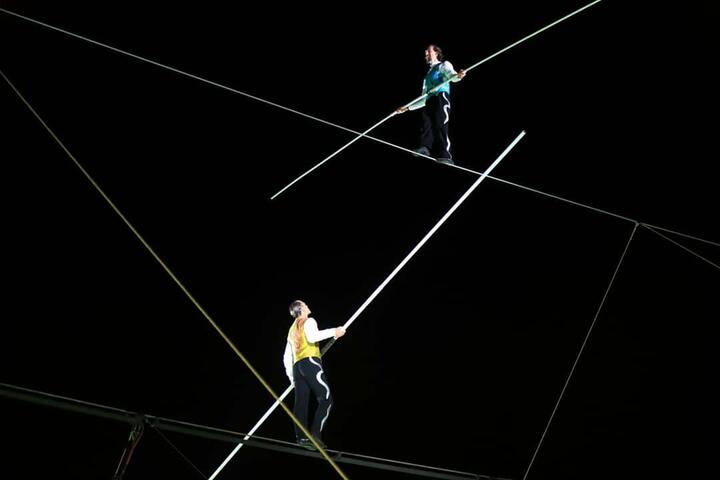 英国珍宝马戏团-带来户外大型高空特技-璀璨盛夜