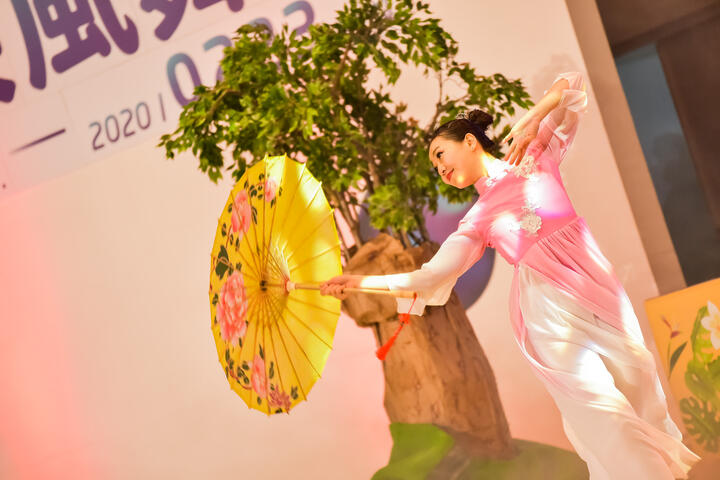 2020台湾灯会邀请台中杰出演艺团队极至体能舞蹈团在地方采风舞台演出.jpg