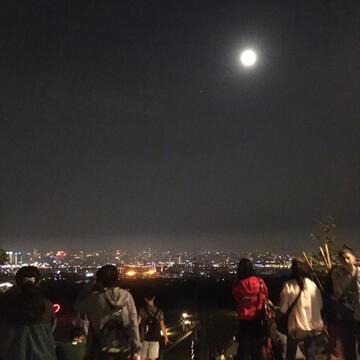 望高寮公園夜景吸引許多民眾前來