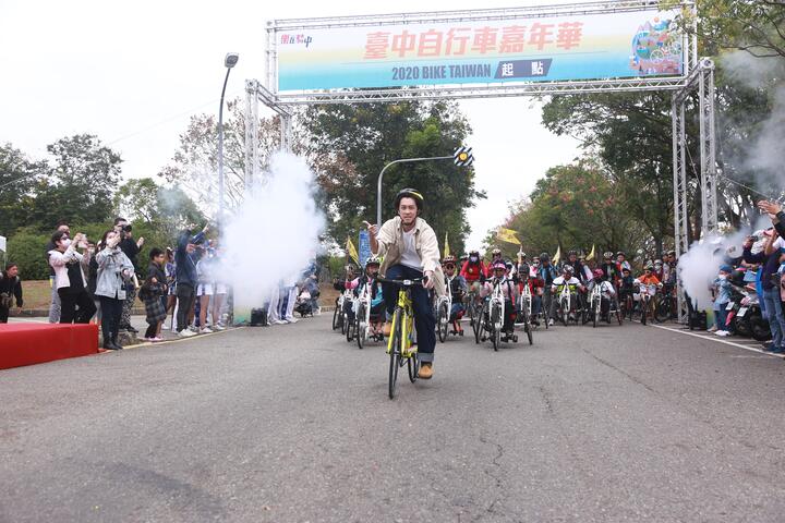 2020自行车嘉年华-代言人陈汉典领骑