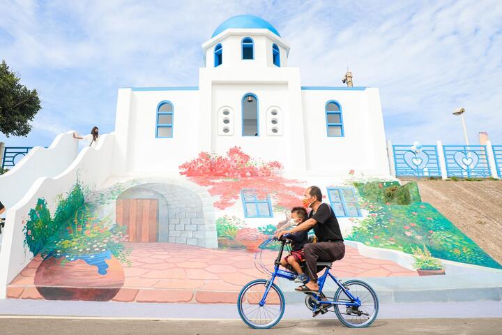 盧市長歡迎民眾來旅遊-騎腳踏車-感受浪漫地中海風情