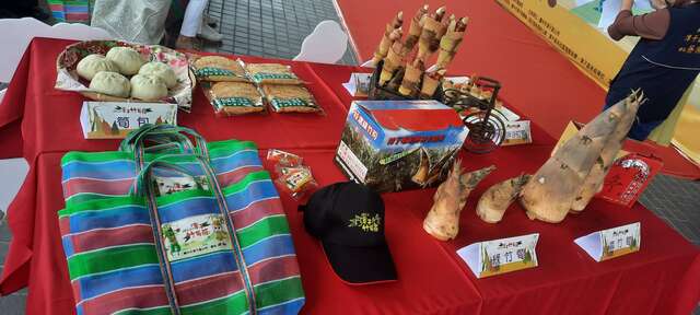 現場規劃在地筍農-農會及家政班到場展示農特產品-竹筍佳餚