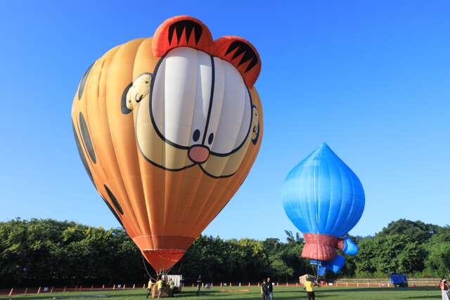 今年一大亮點-便是展出超q萌的-加菲貓熱氣球-及石岡在地吉祥物-水滴寶寶-的迷你熱氣球