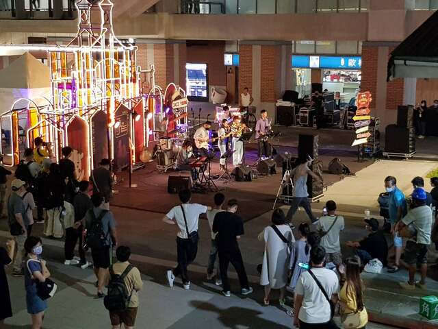 jazz-young爵士樂團在臺中驛鐵道文化園區演出