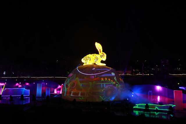全台首创水上机械动态主灯-幸福台中happy兔-每场展演18分钟