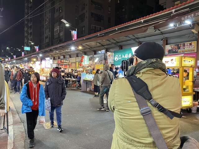 韩国记者拍摄逢甲夜市