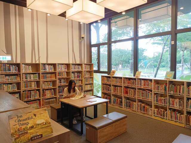 李科永圖書館兒童區喜迎新-閱-章-歡迎大小朋友一起來閱讀