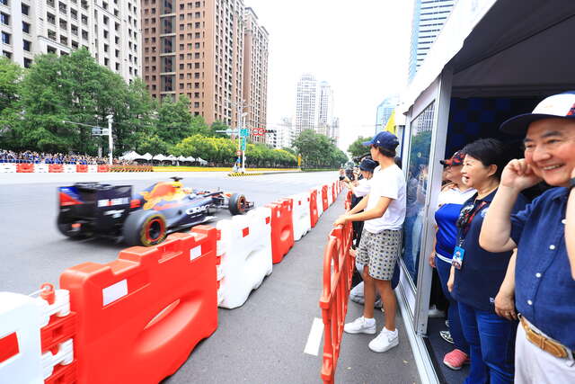 賽車展演現場情況-1