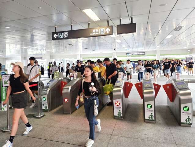 台中捷運市政府站鄰近市府升旗典禮會場-歡迎民眾搭捷運來升旗