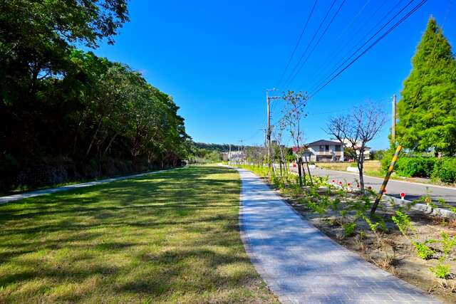 后里泰安周邊景觀設施改善工程-陽光草皮_0