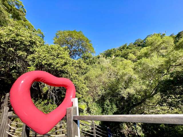 有多處甜蜜互動的步道體驗設施