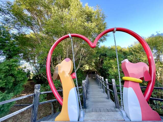 山頂上的小狗鞦韆