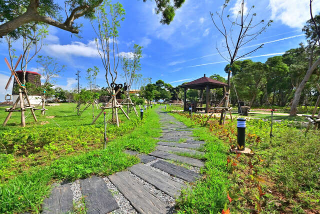 雕塑公園-枕木石板