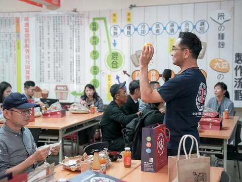 7台灣味噌釀造文化館許立昇總經理推廣味噌知識