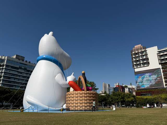 6巨型姆明指向全台最大的3d裸视萤幕