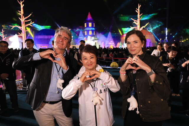 盧市長與外賓們合影