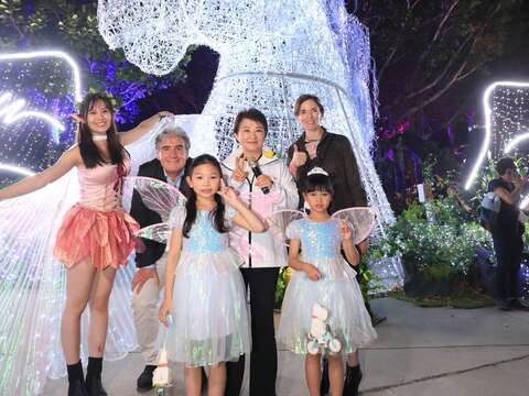 盧市長-貴賓及小朋友們合影