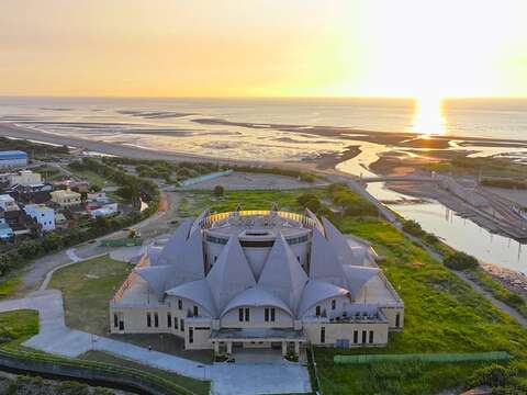 大安港媽祖文化園區-夕陽映照園區景致