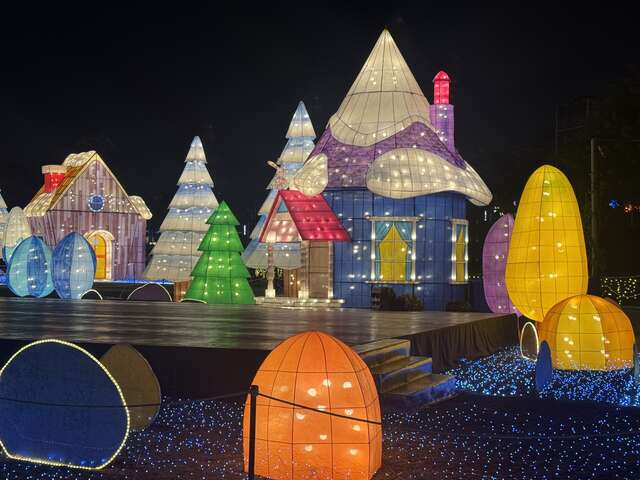 宛如歐洲童話小鎮的雪白小屋