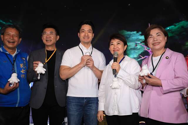 台北市长蒋万安今-2-日率领市府团队-专程南下参访深受国人喜爱的-2026中台湾灯会