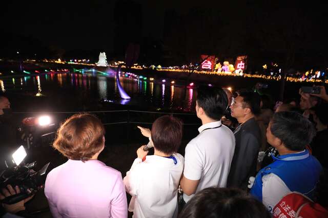 蒋市长说-中台湾灯会有许多值得台北市学习的地方-因此特别请观传局团队实地观摩-交流取经