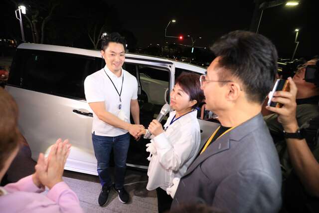 卢市长感谢蒋市长莅临-为台中灯会站台加值