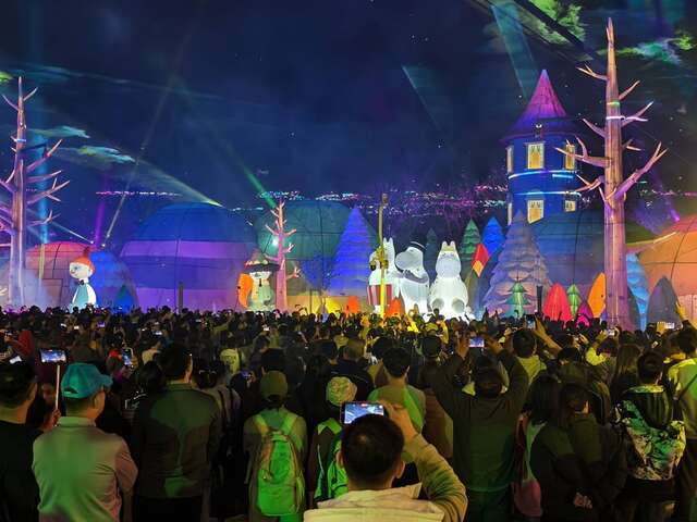 2026中台湾灯会主灯秀吸引大批民众观赏