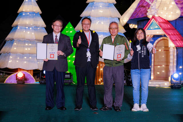 今年度灯会由各企业携手打造璀璨灯海