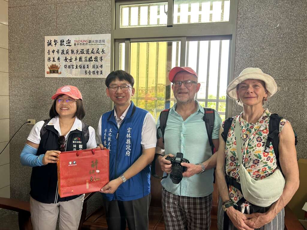 陈局长与云林县政府共同欢迎德国访团参加遶境行程